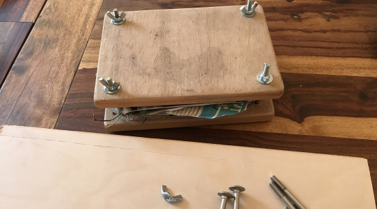 Herstellung einer Blumenpresse Foto: Katrin Schroeder