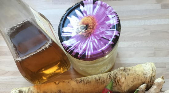 Zutaten für die Herstellung des natürlichen Antibiotikums Foto: Katrin Schroeder