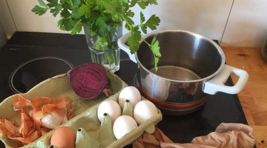 Eier färben Foto: Vera Hickethier